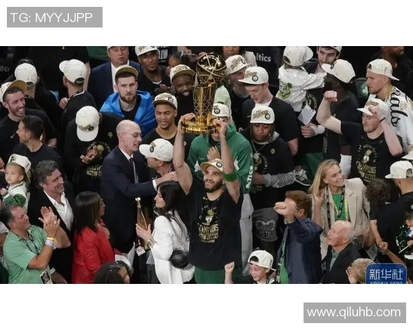 热火与凯尔特人激战再起NBA季后赛对决引发球迷热议与期待