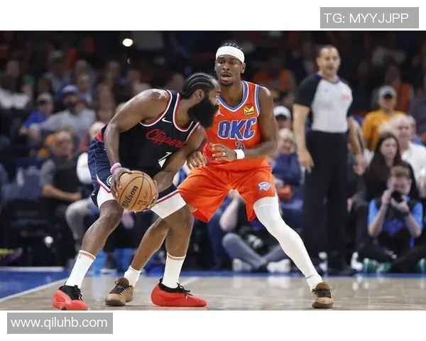 火箭与雷霆第五场激战回顾球星对决引发的精彩瞬间与战术分析